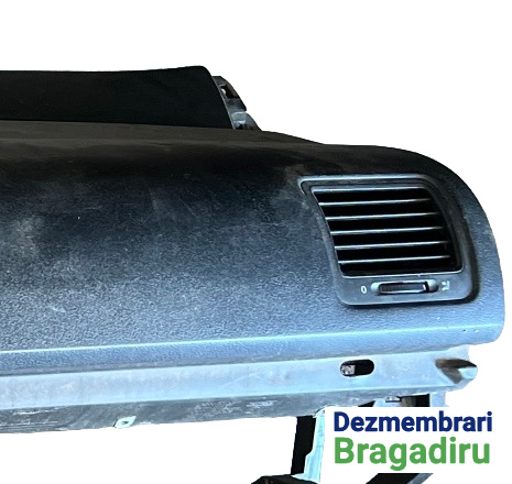 Grila ventilatie bord dreapta Volkswagen VW Golf 5 [2003 - 2009] Hatchback 3-usi 1.4 MT (75 hp) Cod motor: BCA