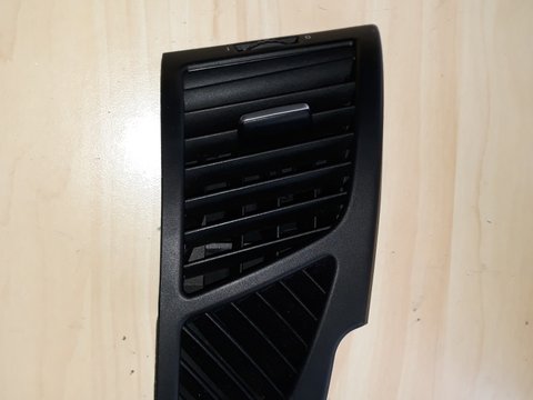 Grila ventilatie bord partea stanga pentru BMW seria 1 cod:7059187