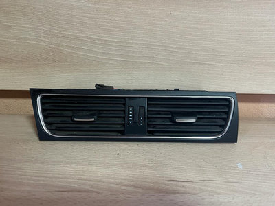 Grila ventilatie centrala aer bord Audi A4 B8 8T18