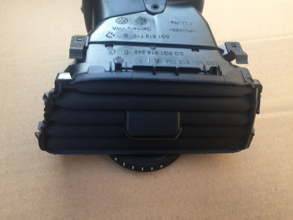 Grila ventilatie dreapta VW Golf 7 5G1819710B 5G1 