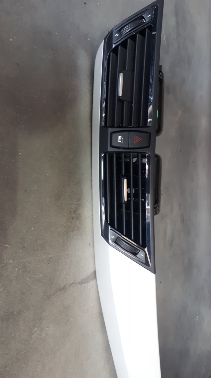 Grila ventilatie + ornament , Bmw X 1 .