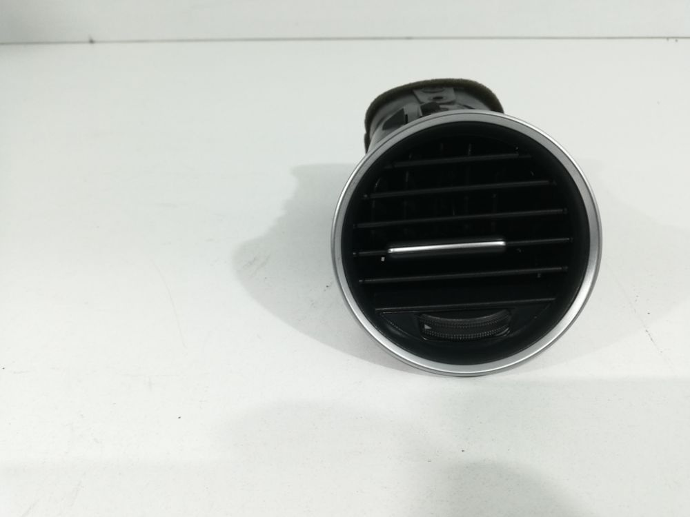 Grila ventilatie stanga bord Mercedes C Class W204 cod An 2007 2008 2009 2010 2011 2012 2013 2014