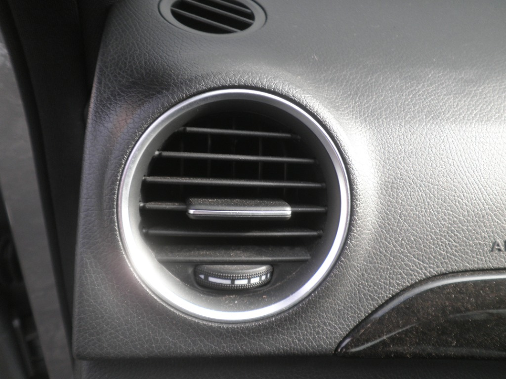 Grila ventilatie stanga Mercedes C Class W204 2014