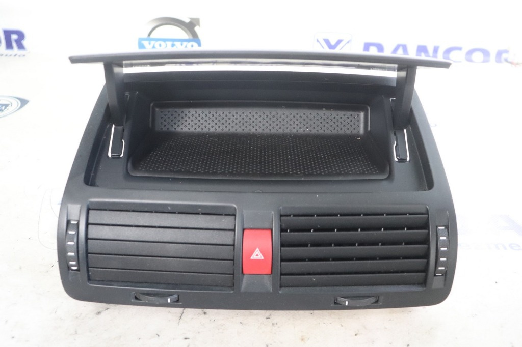 GRILE CENTRALA + BUTON AVARII SKODA OCTAVIA 2 CU SERTAR AN 2007 1Z0820951