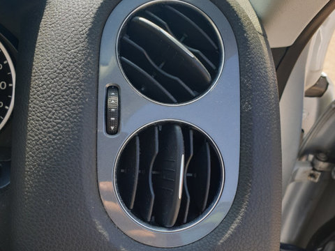 Gura Grila Aer Aerisire Ventilatie Bord Dreapta Volkswagen Tiguan 2011 - 2015