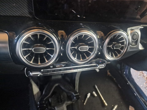 Gura ventilatie centrala Mercedes GLA H247