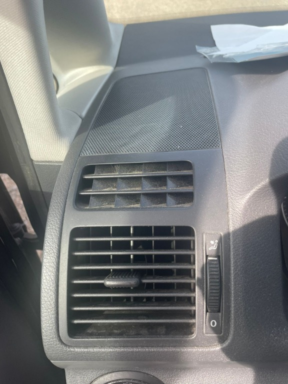 GURA VENTILATIE GRILA AER BORD STANGA Vw TOURAN AN