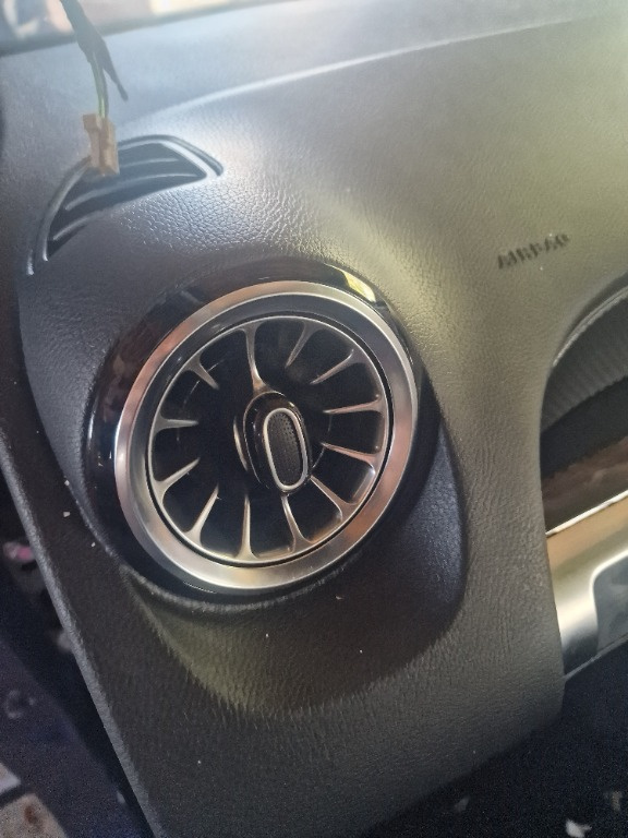 Gura ventilatie stanga Mercedes GLA H247
