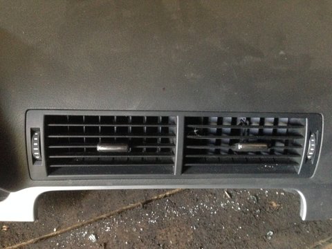 Guri ventilatie bord partea centrala Audi A4 B7 stare perfecta
