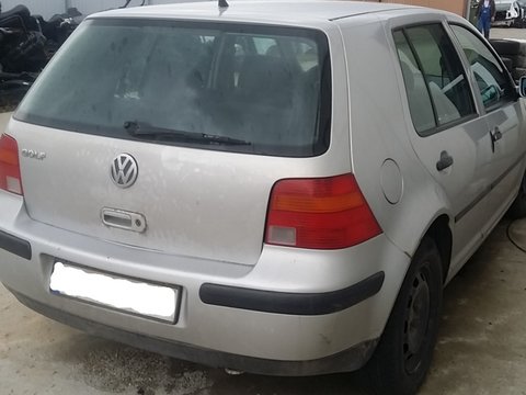 Haion cu luneta cu mici defecte VW Golf 4