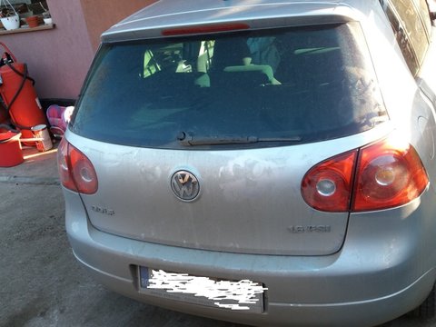 Haion+LUNETA spate VW GOLF 5 /fara anexe / Cod culoare LA7W in stare foarte buna