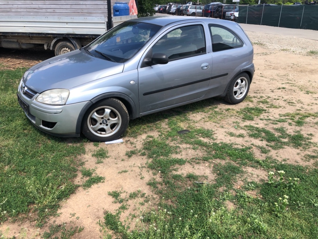 Haion Opel Corsa C 2004 Hatchback 1.3