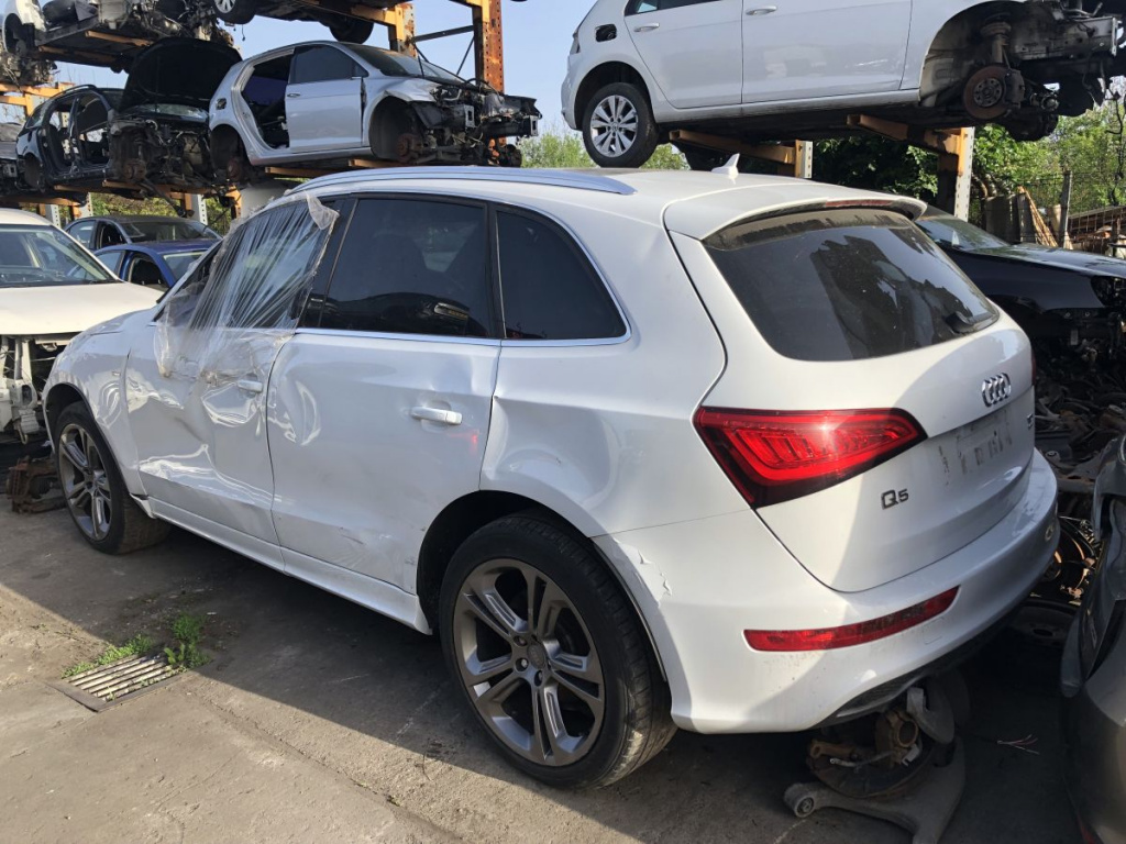Haion spate Audi Q5 s-line Suv Cutie Automata An 2013 Motor 2.0 TDI Km- 145.000