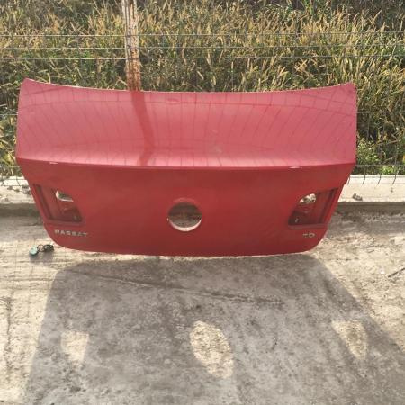 Haion spate Vw Passat B6 rosu