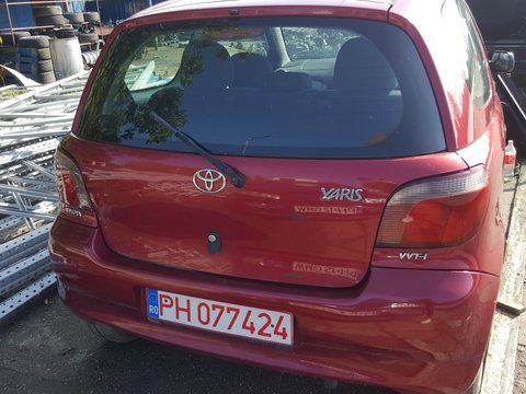 Haion Toyota Yaris an 2001 culoare rosu