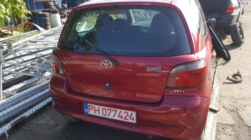 Haion Toyota Yaris an 2001 culoare rosu