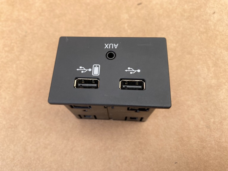 Hub usb / aux Audi A6 C7 2016 4G0035736 4G0 035 736 la 0 km