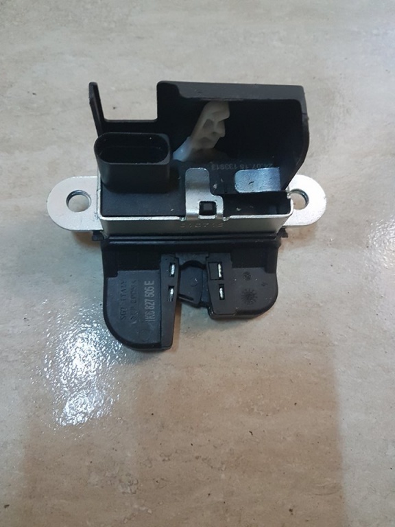 Incuetoare portbagaj 1k6827505e vw passa