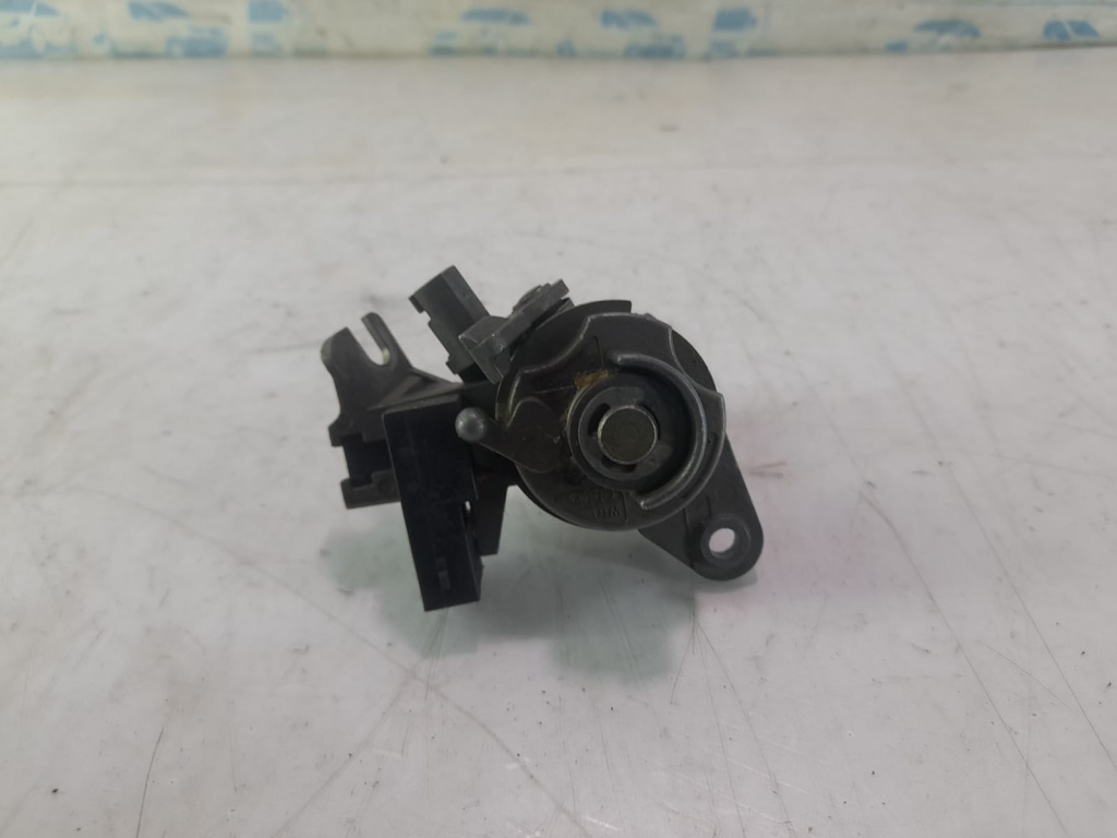 Incuietoare butuc haion 8e0827573 Audi A4 B7 [2004