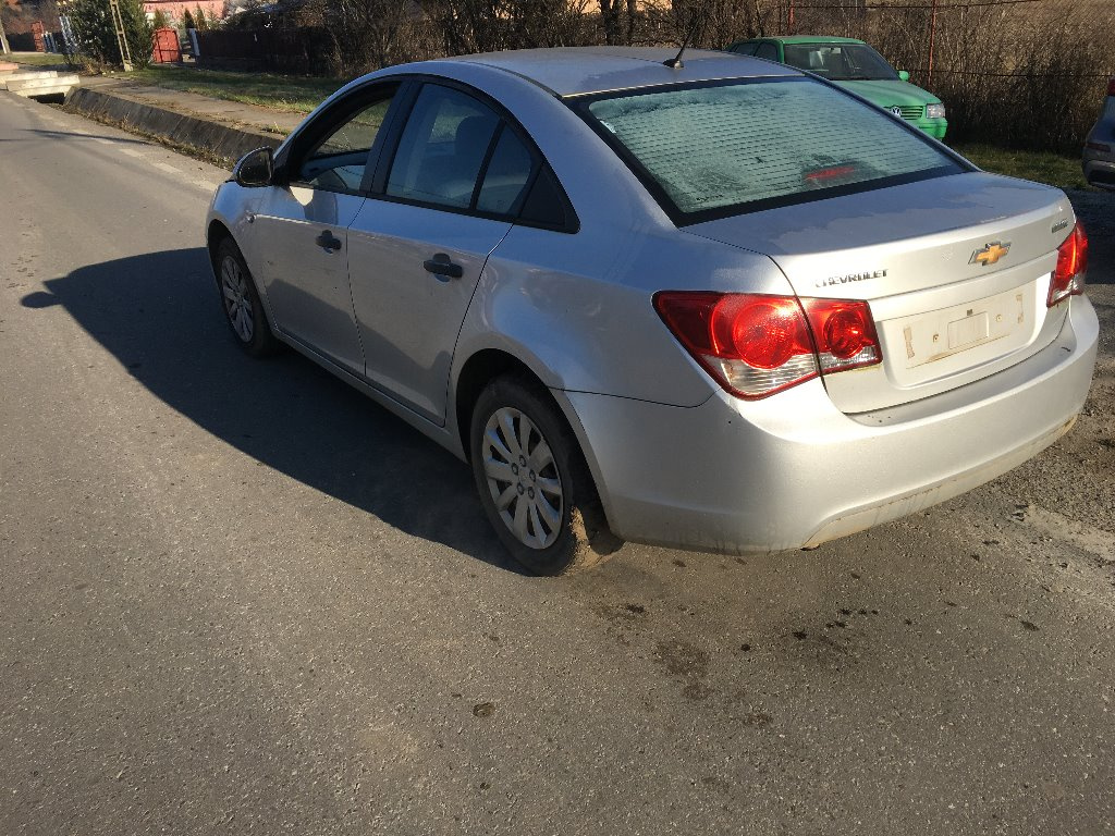 Incuietoare capota Chevrolet Cruze 2011 