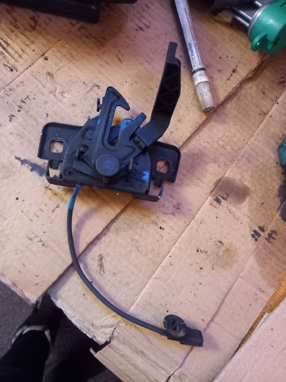 Incuietoare capota fata Dacia Logan 2 cod produs:656013486R