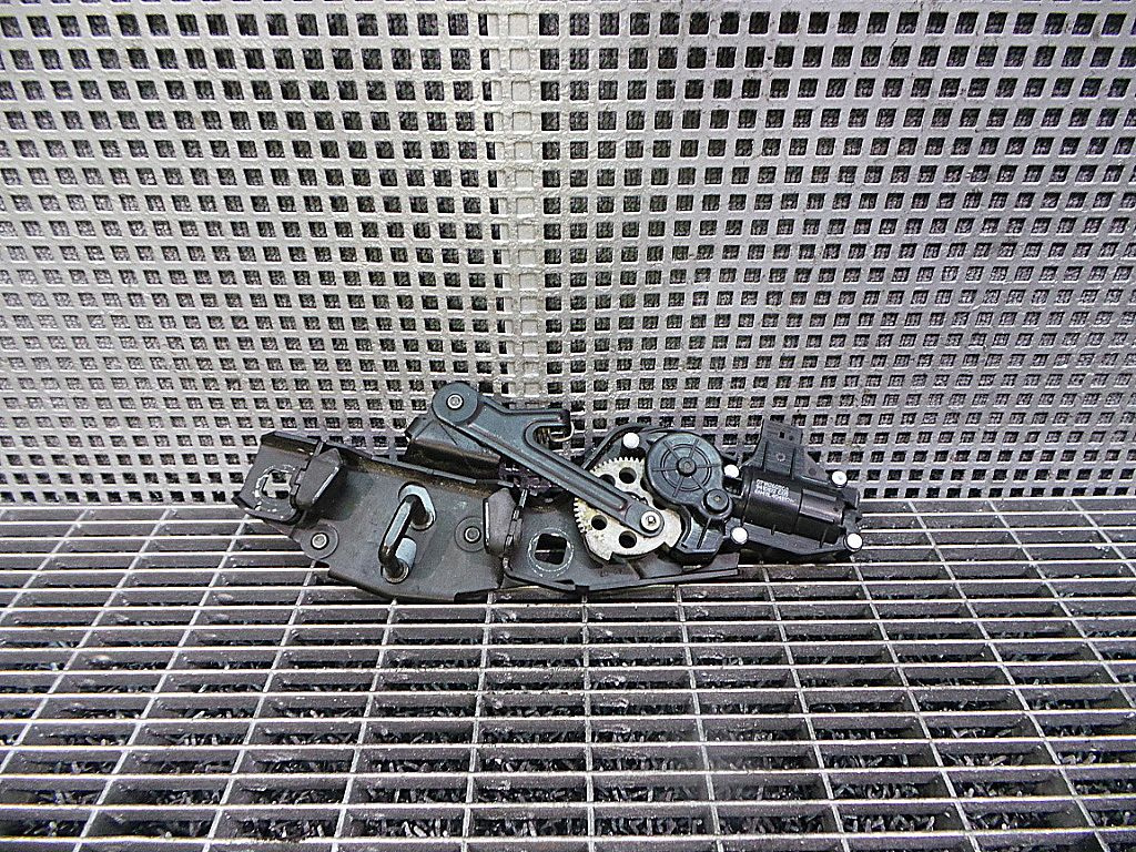 INCUIETOARE CAPOTA SPATE FORD FOCUS FOCUS - - (2008 2010)