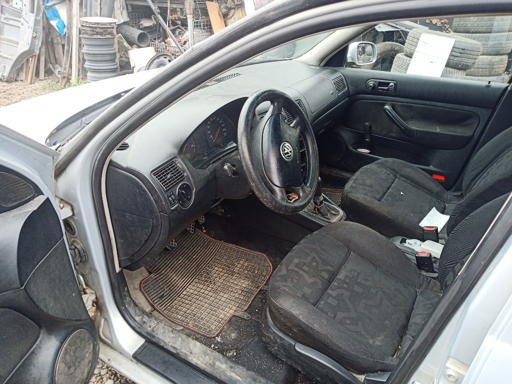 Incuietoare capota Volkswagen Golf 4 200