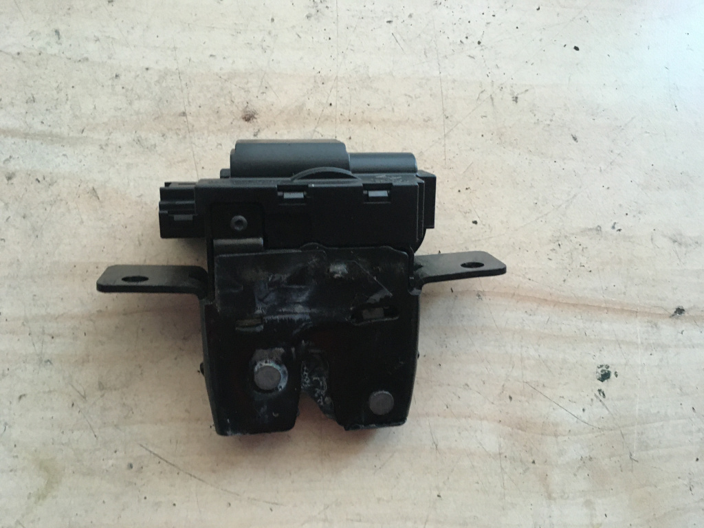 Incuietoare haion Renault Clio - 8200947699 (2009 