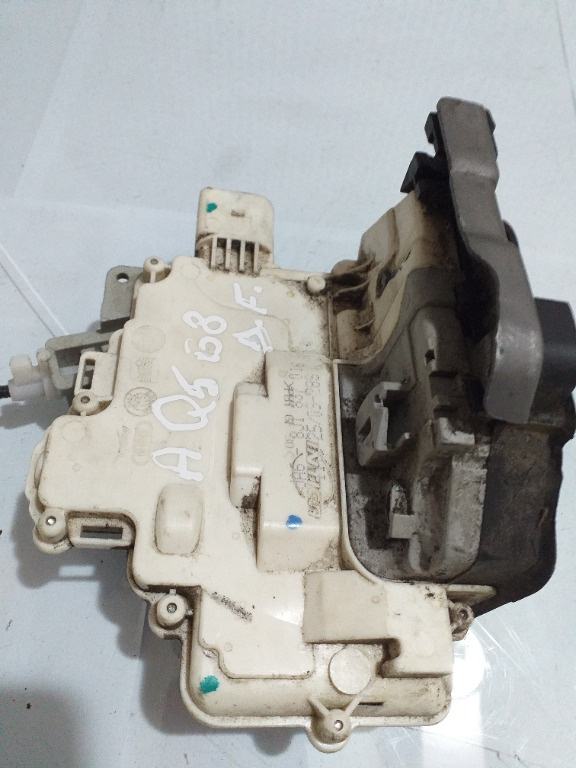 Incuietoare Usa DREAPTA FAȚĂ AUDI Q5 Cod8J1837016A