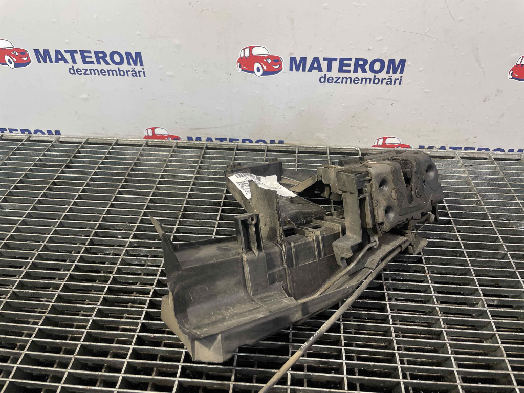 INCUIETOARE USA FATA STANGA FORD FOCUS FOCUS - - (2008 2010)