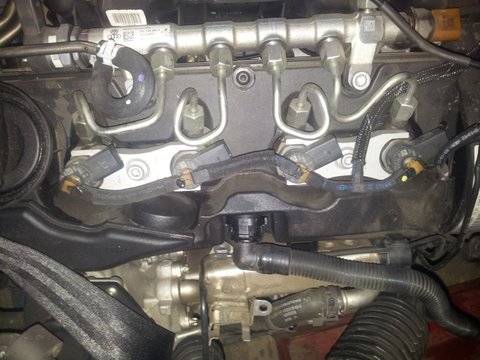 Injectoare Audi A4 2012 2.0 tdi tip motor: cjc