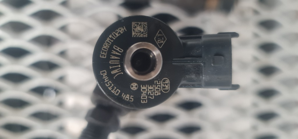 Injectoare injector Bosch Renault Dacia Nissan 1.5 dci ,euro 5 cod H8201108033 / 0445110485