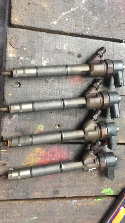 Injectoare Kia Cee'd 1.6 crdi ,cod 0445110 256