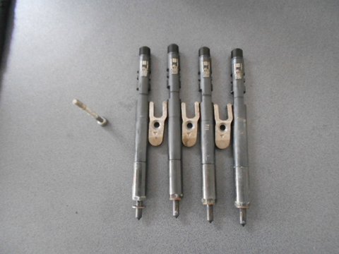 Injectoare Mercedes delphi, 2.2 CDI, motor 646