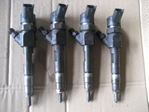 Injectoare Opel Vivaro 1.9 Dti 101 Cai Cod 0445110021 7700111014