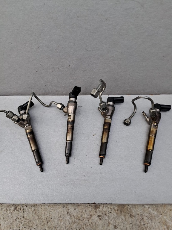 Injectoare Renault Kadjar 1.5 DCI cod 8201100113 an 2013 - 2018
