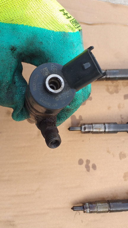 Injectoare Renault Megane 3 1.9 dci euro 5 cod : 0445110328 , H82778396