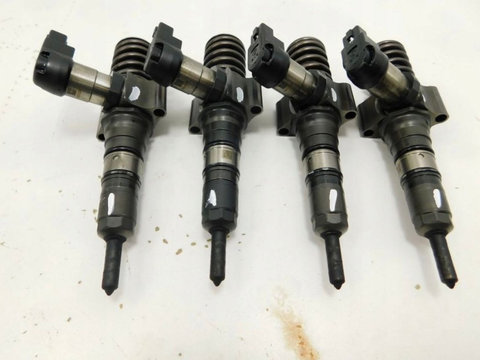 Injectoare Volkswagen Touran 2.0 tdi 2004-2008 cod injector 03G130073S Motor BKP 140 CAI Seat Skoda Audi VW