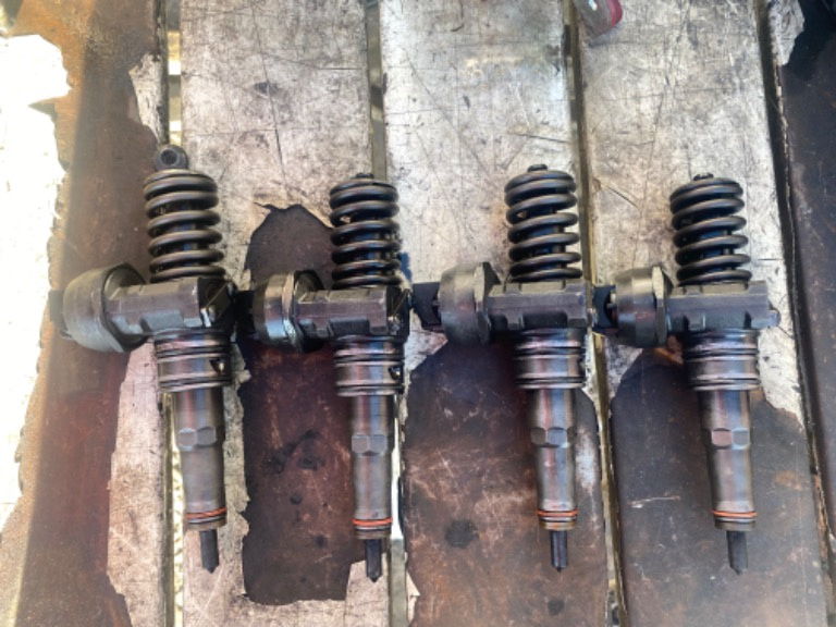 Injectoare VW Golf 5 motor BLS 1.9 TDI - 038130073BN (038 130 073 BN)