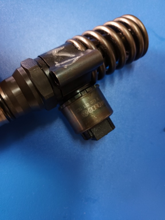 Injectoare vw Passat b6 2.0 tdi 03g130073b