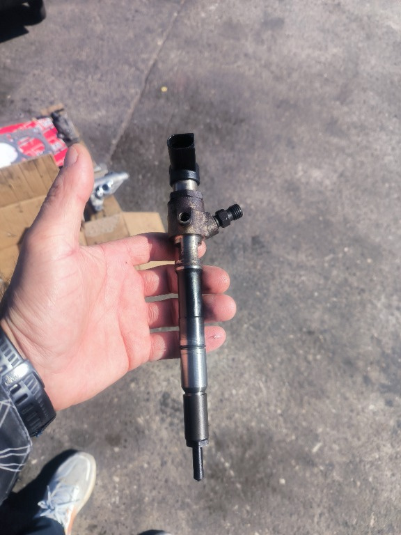 Injectoare vw passat b7 1.6 tdi 03l10327