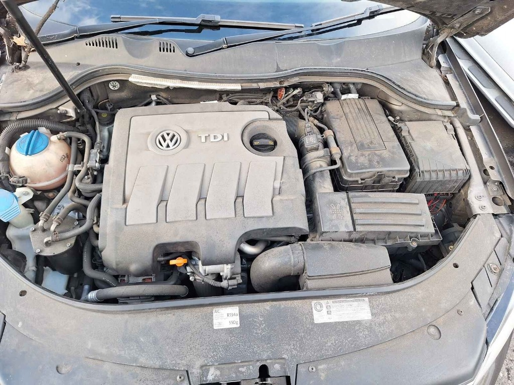 Injector 03L 130 277 B Volkswagen Passat B7 2012 VARIANT 1.6 TDI