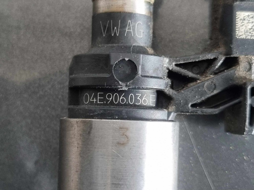 Injector 04E906036E VW Passat B8 Sedan 1