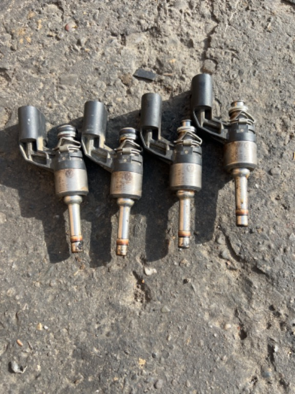 Injector 1.4 tfsi 03c906036f passat touran tiguan golf 5 6 altea ibiza 5 octavia fabia 1.4 tfsi