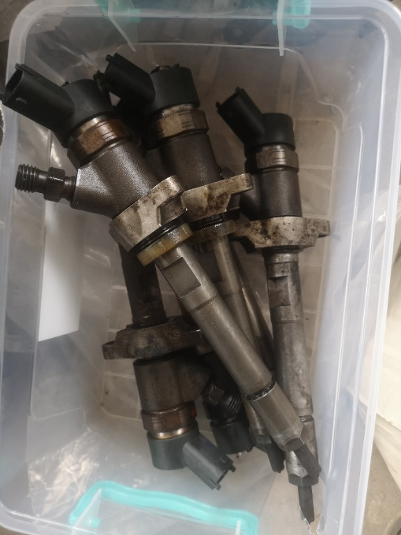 Injector 1,6hdi, 110cp Peugeot 207, Citroen c4 cod: 0445110281 0445110297