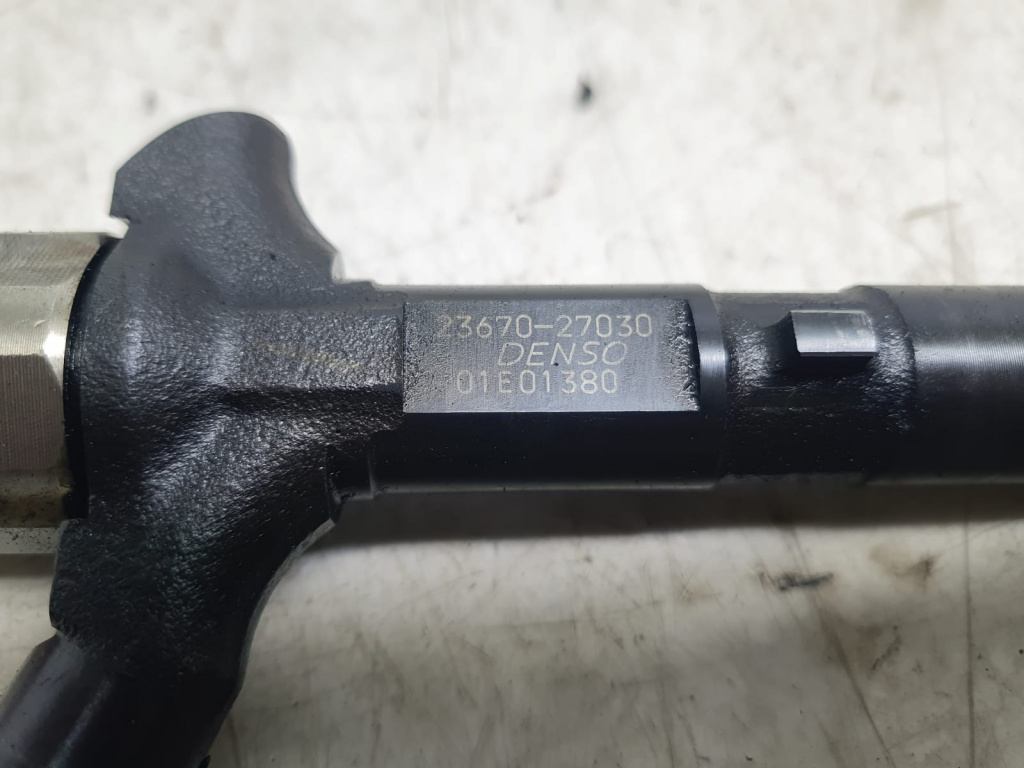 Injector 23670-27030 2.0 d-4d 1CD-FTV To