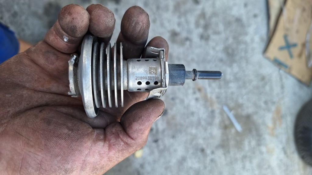 INJECTOR Adblue Renault Trafic 1.6 Diesel Biturbo 70809333-208993839R