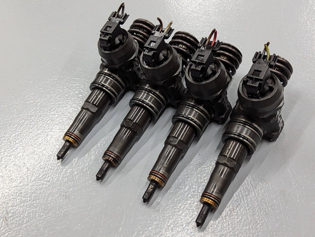 Injector AUDI A3 Cabrio (8P7) 1.9 TDI 10