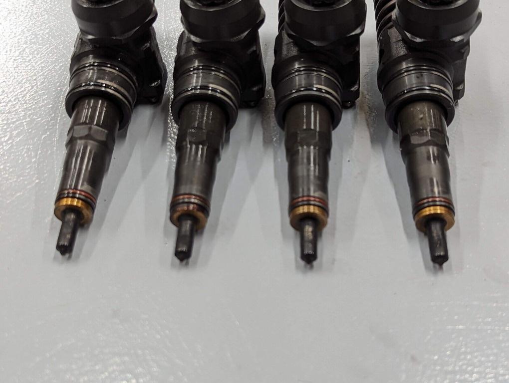 Injector AUDI A3 Cabrio (8P7) 1.9 TDI 10