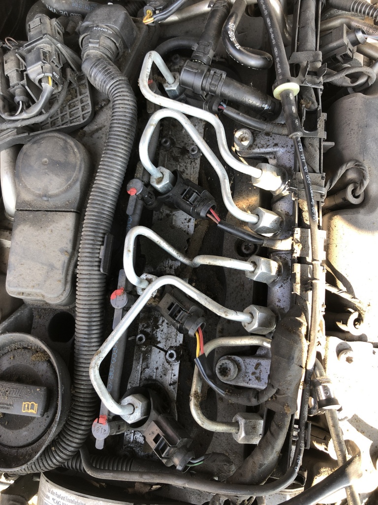 Injector Audi A4 8W 2010 Hatchback 2.0 TDI